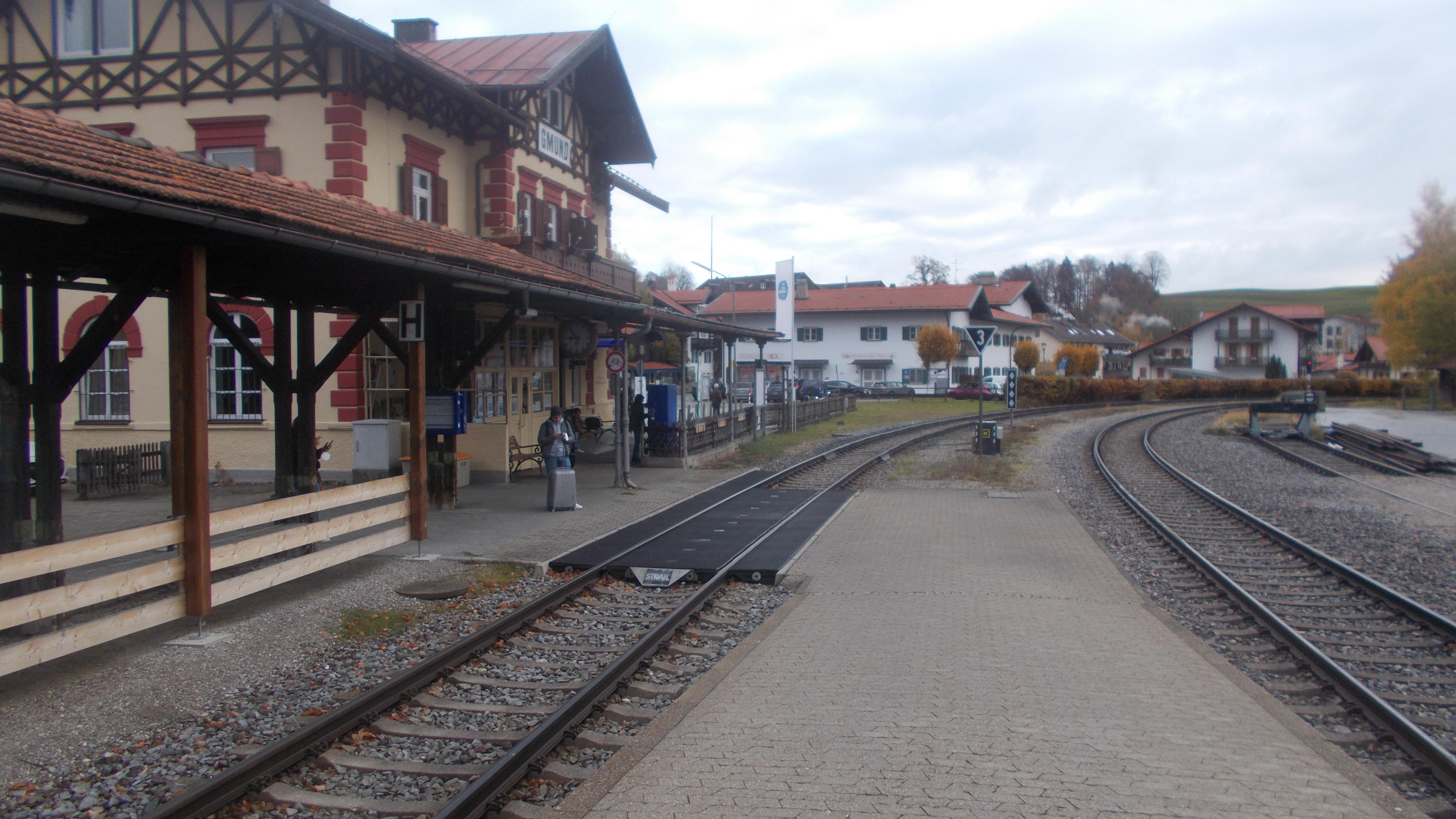 Gmund mit Schienen
